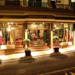 buitenkant hotel 's avonds